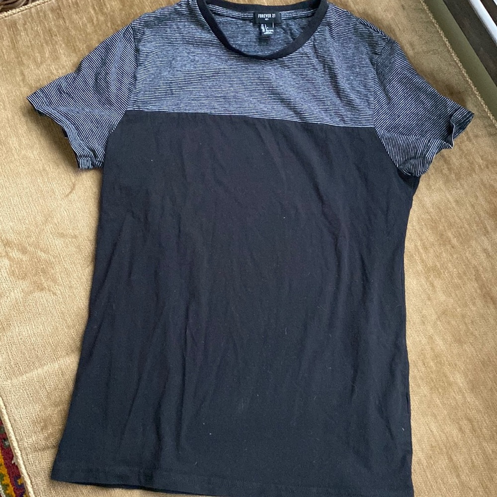 Forever 21 💯 % cotton mens scoop neck black and white tee